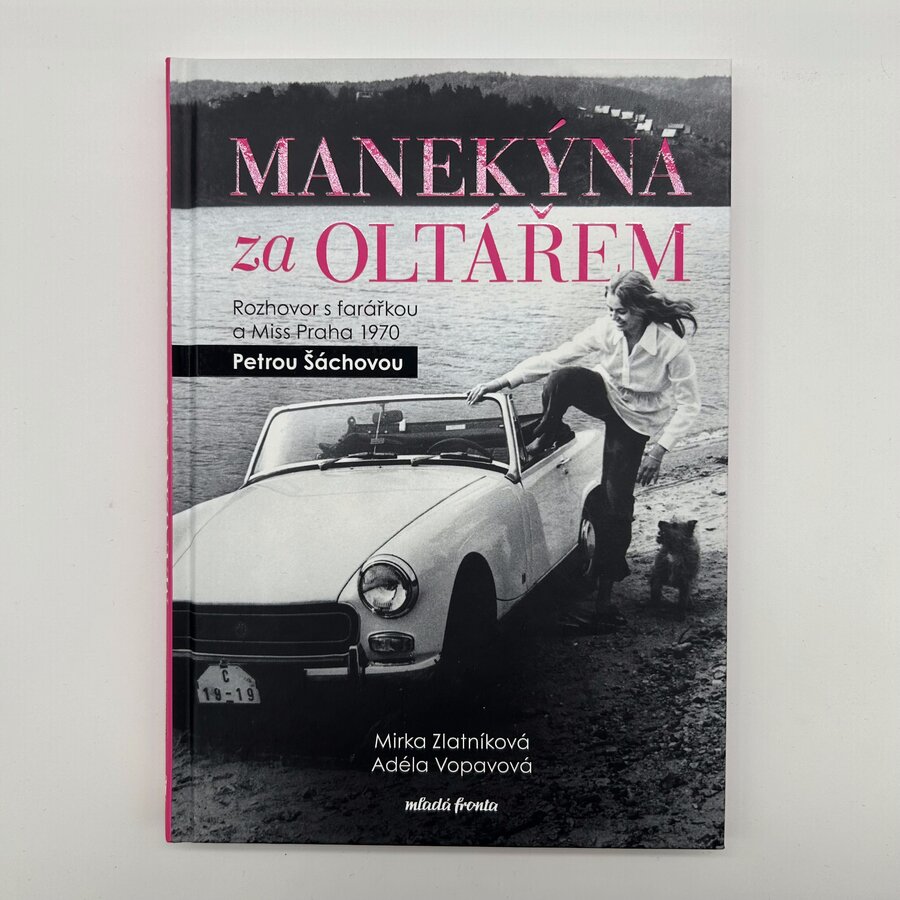 Manekýna za oltářem